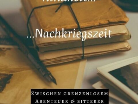 Ein Bündel alter Bücher mit einem Füllhalter und der Beschriftung "Kindheit..." und "Nachkriegszeit..."